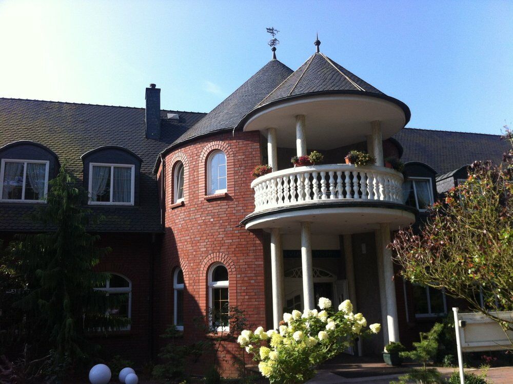 Hotel Und Restaurant Waldschloesschen Crivitz Exterior foto